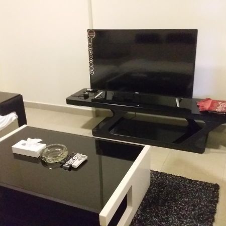 Reef Hotel Aparts Ajman Exteriör bild