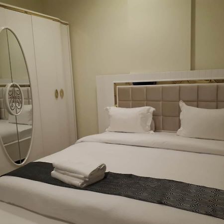 Reef Hotel Aparts Ajman Exteriör bild